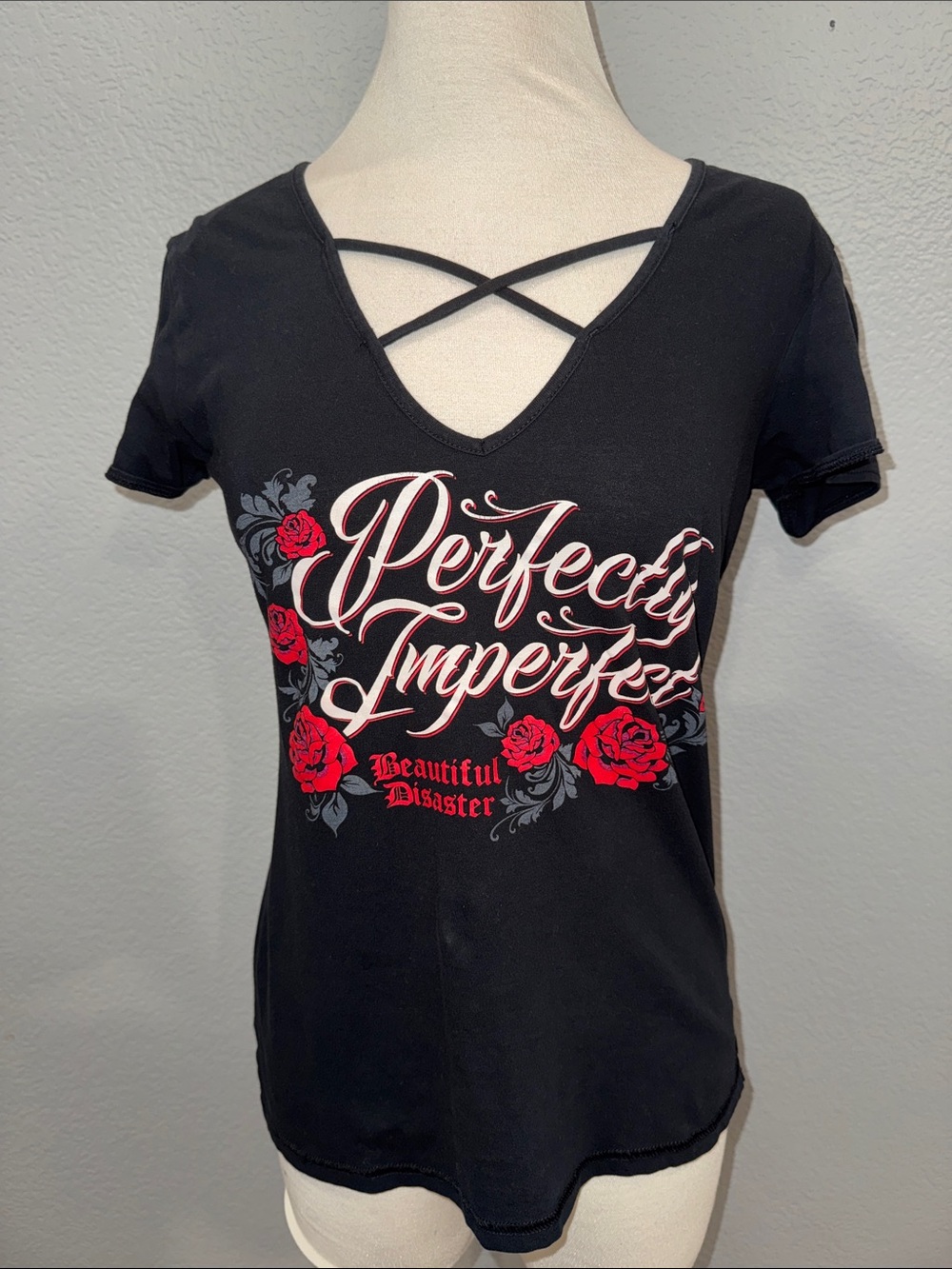 Beautiful Disaster Women's Black 'Perfectly Imperfect' Rose Graphic V-Neck Tee